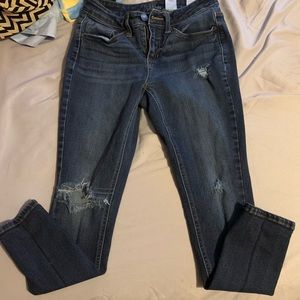 Skinny jeans w holes, only worn one time ! they don’t fit me right